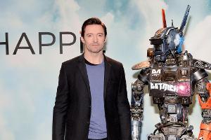 Hugh Jackman und sein androider Begleiter aus dem Film "Chappie"