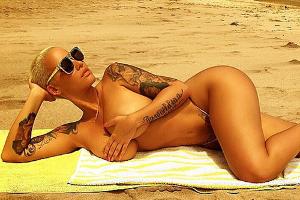 01 Amber Rose Instagram.jpg