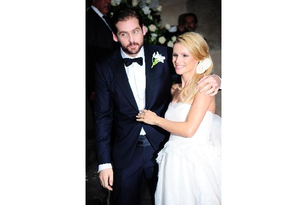 08 Michelle Umarmung SIPA WENN wenn21819029.jpg