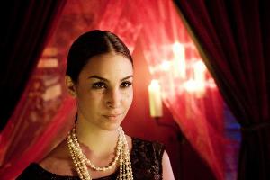 Sila Sahin spielt in "Block B - Unter Arrest" eine "Puffmutter"