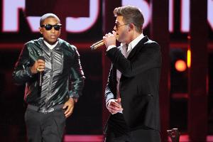Im Sommer 2013 kam keiner an Pharrell Williams (l.) und Robin Thickes Hit "Blurred Lines" vorbei