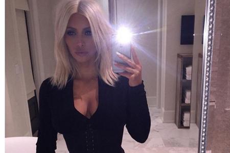 Kims Wespentaille wirkt unnatürlich