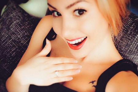 Macht sich Angelina Heger etwa für den 