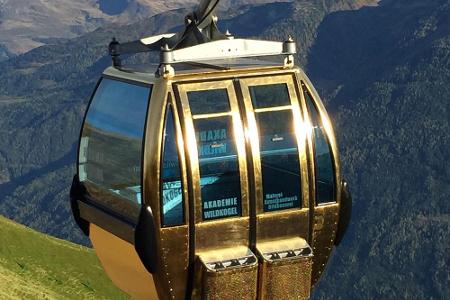 Die goldene Gondel im letzten Herbst bei ihrer Jungfernfahrt