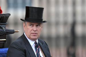 Kritischer Blick: Prinz Andrew bei einem offiziellen Termin im Juni 2013