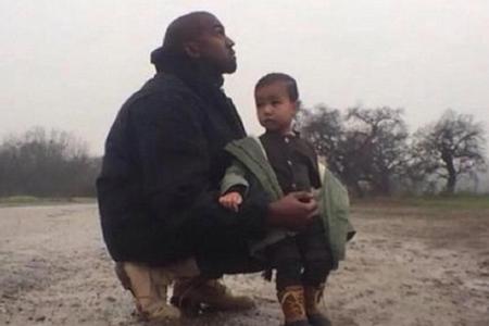 North mit ihrem Vater Kanye West im Clip zu 