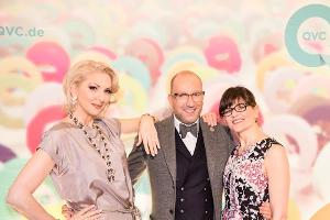 Désirée Nick, Thomas Rath und Cynthia Barcomi (v.l.n.r.) im QVC-Showroom auf der Berlin Fashion Week