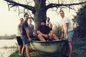 Halsen sich manchmal auch zu viel auf: Feine Sahne Fischfilet (im Boot: Sänger Monchi)