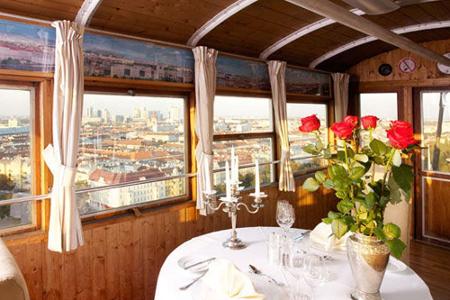 Tipp zum Valentinstag: Candlelight Dinner über Wien