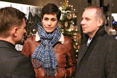 Alte Zeiten: Pater Markus (Florian Lukas, li.) und die Kriminalhauptkommissare Conny Mey (Nina Kunzendorf) und Frank Steier ...