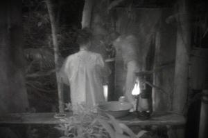 Gemeinsamer Toiletten-Gang: Walter Freiwald (r.) und Rolfe Scheider