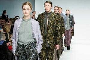 Designer Timm Süßbrich präsentierte seine Entwürfe auf der Berlin Fashion Week in Kooperation mit der Schuhmarke Tamaris