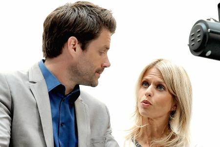 Tanja (Miriam Lahnstein, r.) ist bewusst, dass sie wegen ihrer Affäre mit Emilio, Sebastians (Sebastian Schlemmer, l.) Vertr...