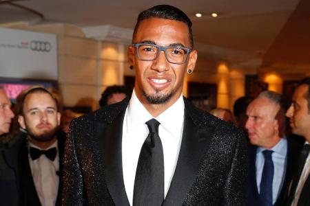 Jerome Boateng macht im Anzug eine gute Figur - findet auch 