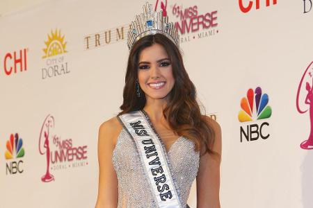 So sieht die aktuell schönste Frau des Universums aus: Paulina Vega mit Siegerkrone und Schärpe