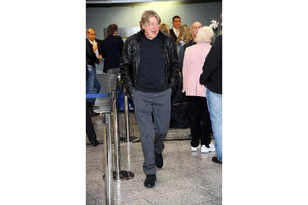 ...TV-Moderator Walter Freiwald ungeduldig auf und ab. Und auch dem ehemaligen...