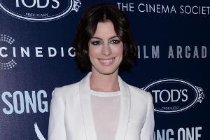 Im schicken Business-Look kam Anne Hathaway zur Premiere von "Song One"