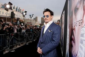 Johnny Depp fühlt sich nicht zu alt für Barbie-Puppen