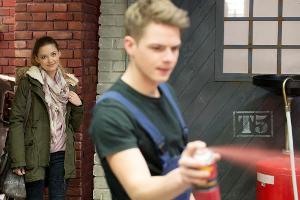 "Unter uns": Jule (Amrei Haardt) ist bis über beide Ohren in  Moritz (Marvin Linke) verknallt