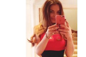 Für eine schlanke Körpermitte zwängt sich Frau heute wohl gerne wieder in ein Korsett, wie Lindsay Lohan demonstriert