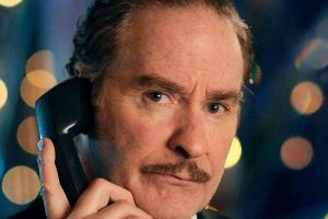 Erhebt den Gentleman zum Beruf: der gescheiterte Schriftsteller Henry Harrison (K. Kline)