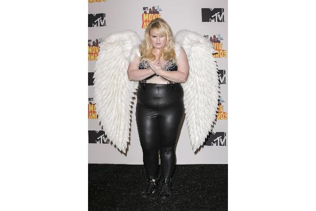 05 Rebel Wilson brian To WEnn wenn22380387.jpg