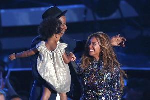 Eine glückliche Familie? Jay-Z, Töchterchen Blue Ivy und Beyoncé gemeinsam auf der Bühne