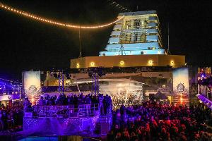 Head Banging der Metal-Fans beim Festival an Bord