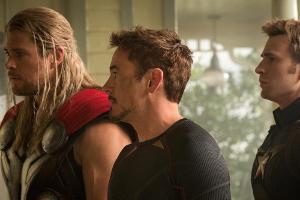Auch in "Age of Ultron" sind Thor (Chris Hemsworth, links), Iron Man (Robert Downey jr.) und Co. wieder gefordert