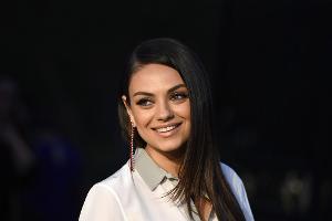 Mila Kunis distanziert sich deutlich vom Vorwurf des Hühnerdiebstahls