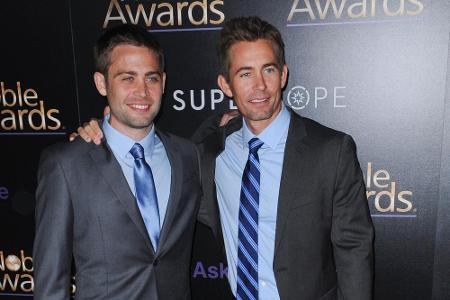 Cody Walker (l.) mit seinem Bruder Caleb bei den Noble Awards 2015 in Los Angeles