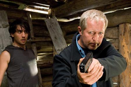 Kommissar Moritz Eisner (Harald Krassnitzer, r.) beim Einsatz im 