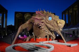 Ein Drache hieß die Besucher der Premiere der vierten Staffel von "Game of Thrones" in New York willkommen