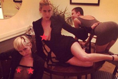 Miley Cyrus, Scout Willis, Tallulah Willis (v.l.n.r.) und Pablo