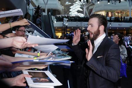 Hände weg: Chris Evans und der Schwarm an Fans