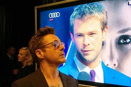 Fanboy Iron Man himmelt Gottheit Thor an