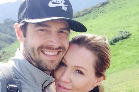 Jennie Garth und Dave Abram posieren für ein Selfie