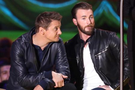 Chris Evans (r.) und Jeremy Renner bei den MTV Music Awards in Los Angeles