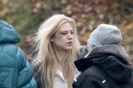 ...allerdings etwas aufregender zugehen. Das zumindest lassen die Bilder vom Set erahnen. Da sieht man das sonst so perfekt ...