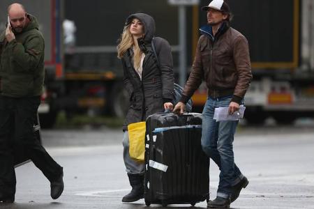 ...soll in der Serie die Alibi-Freundin eines homosexuellen Fußballspielers mimen. Sie selbst ist ganz aus dem Häuschen wege...