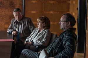 Oberstaatsanwalt Mehlhorn, Bella Block und Malte Schnaak (v.l.n.r.) sind sich sicher: das war kein Unfall.