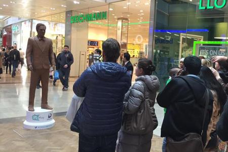 Benedict Cumberbatch gibt es in der Osterzeit als Schoko-Statue