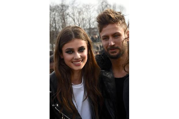...entdeckt wurde. Taylor Hill ist ein weiterer neuer Engel. Sie ist zarte 19 Jahre alt und stammt aus Colorado. zu ihren bi...