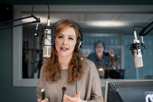 "Nachtschicht - Wir sind alle keine Engel": Millas (K. Bauerfeind) Anküdigung im Radio hat weitreichende Folgen