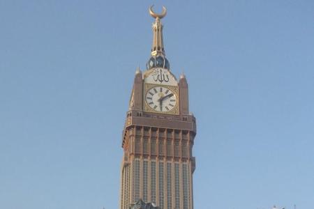 Der 601 Meter hohe Royal Clock Tower in Mekka