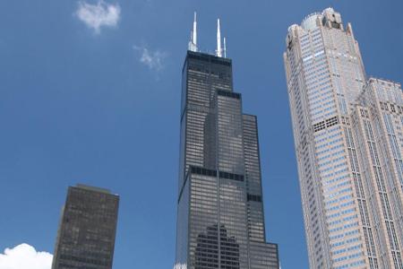 Der berühmte Sears Tower in Chicago heißt seit 2007 Willis Tower