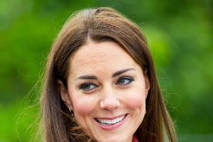 Herzogin Kate macht nicht nur in einem roten Mantel eine gute Figur