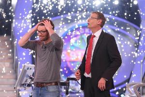 Der frisch gebackene Fast-Millionär Moritz Eckert (l.) neben Moderator Günther Jauch (r.)