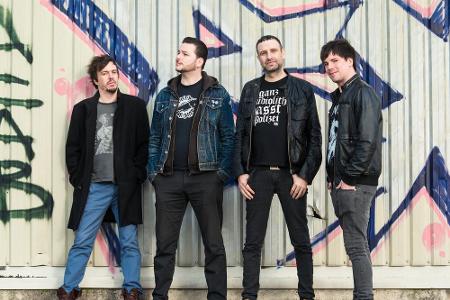 Torsun (2.v.r.) hat Egotronic zum Punkrock zurückgeführt