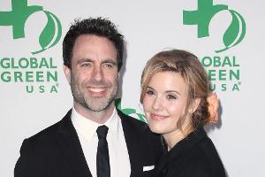 Maggie Grace, ihr Verlobter Matthew Cooke und ihr riesiger Verlobungsring